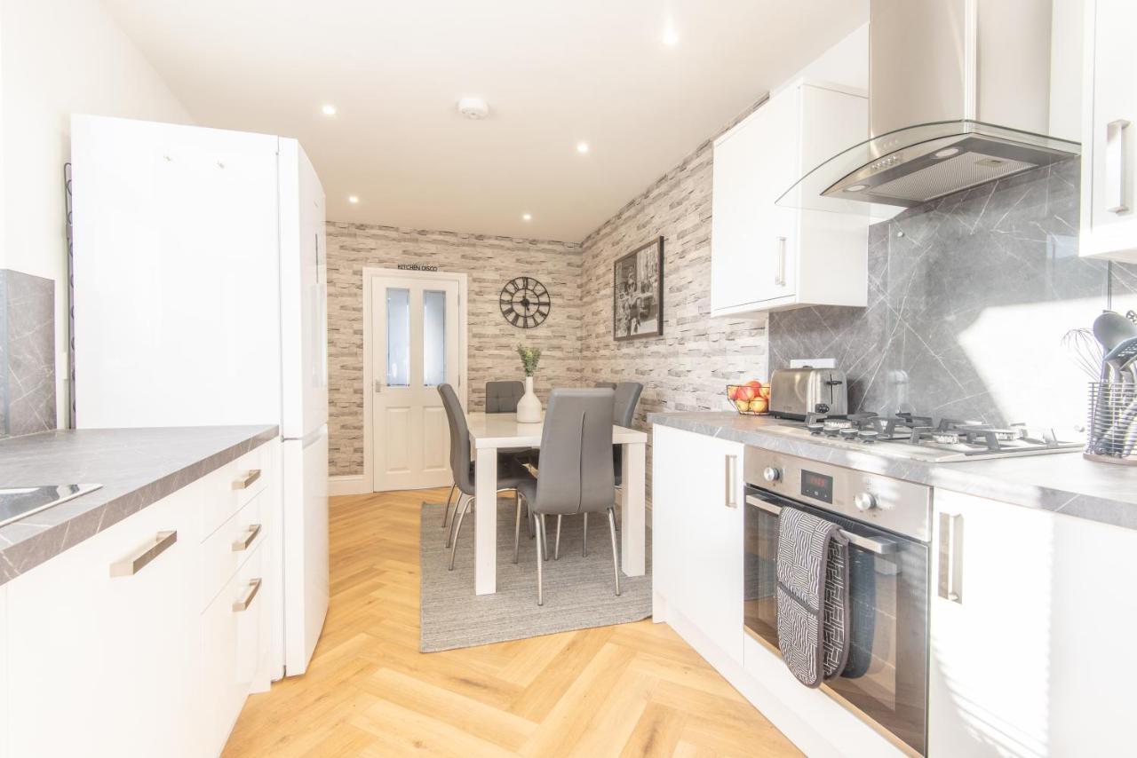 Bright, Fresh, Renovated 3 Bedroom Apartment In The Heart Of Montrose Angus Exterior photo