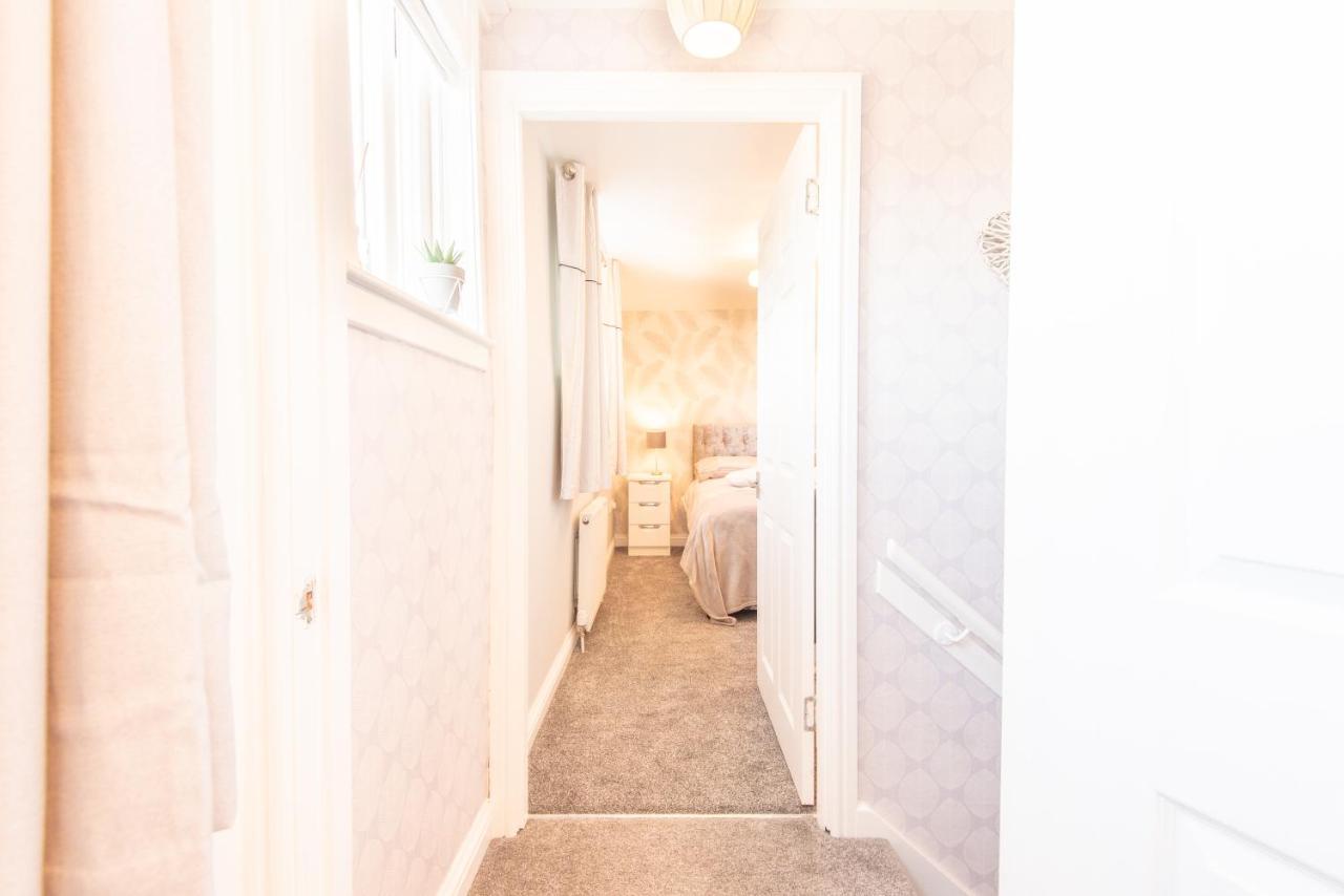 Bright, Fresh, Renovated 3 Bedroom Apartment In The Heart Of Montrose Angus Exterior photo